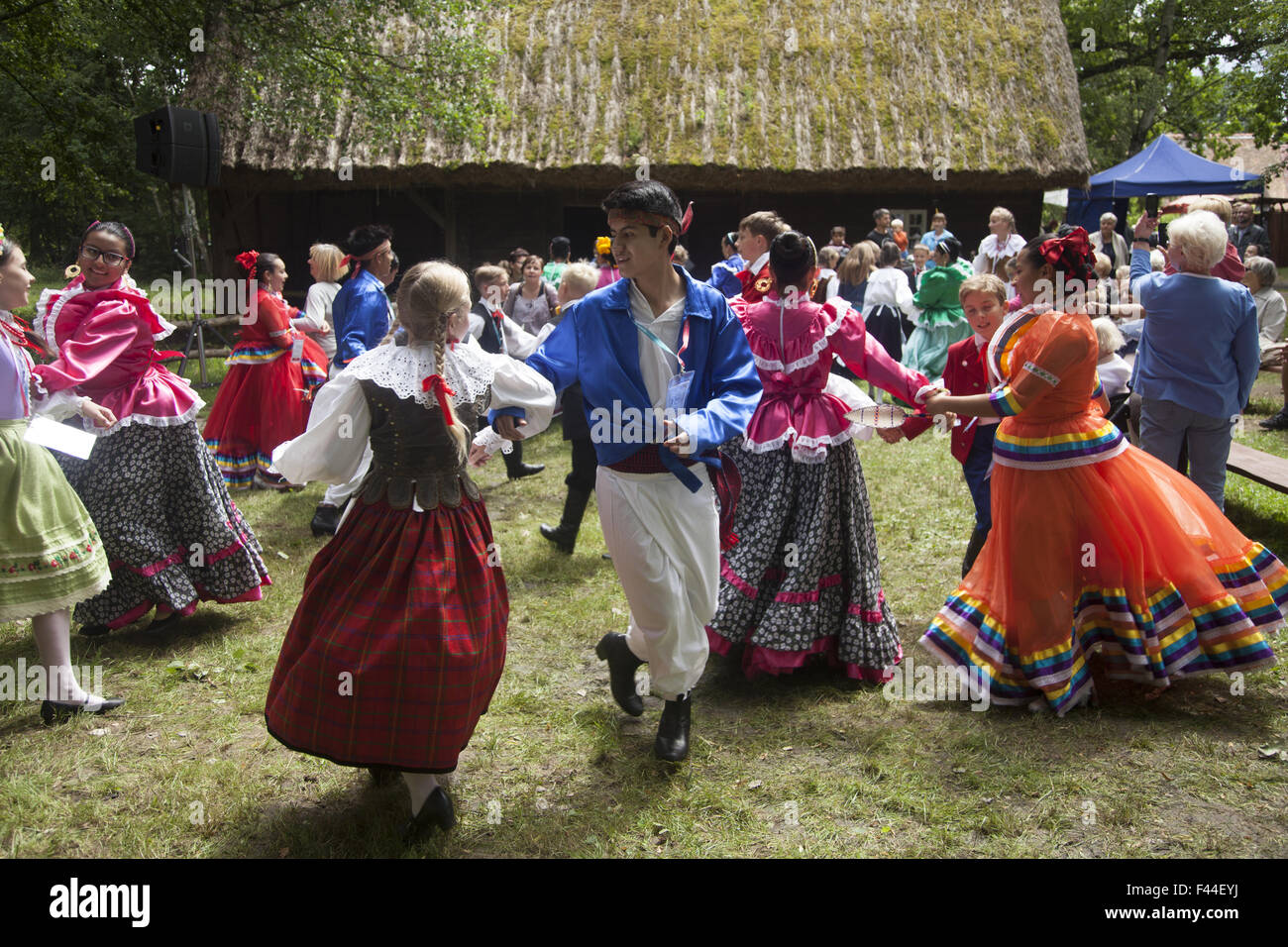 Danze ad un festival internazionale della musica folk di Zielona Gora, Polonia. Foto Stock