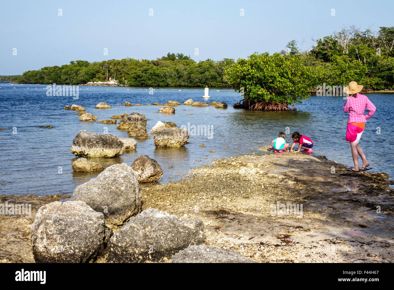 Florida Keys, autostrada Route 1 Overseas Highway, Key Largo, John Pennekamp Coral Reef state Park, Largo Sound, ragazzo, ragazza ragazze, più giovane, femmina bambini Foto Stock