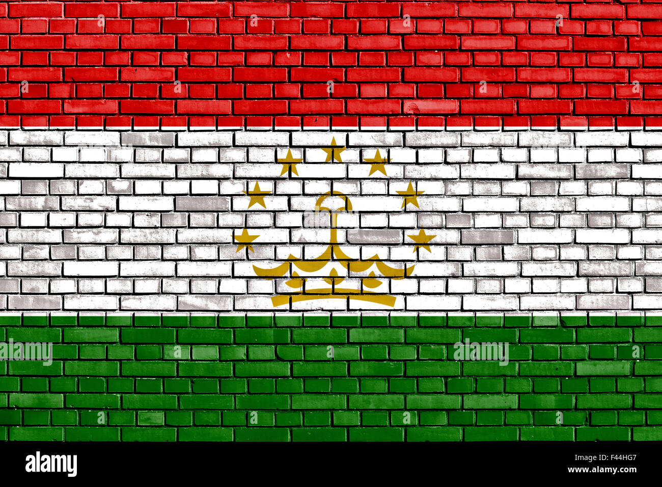 Bandiera del Tagikistan dipinta su un muro di mattoni Foto Stock