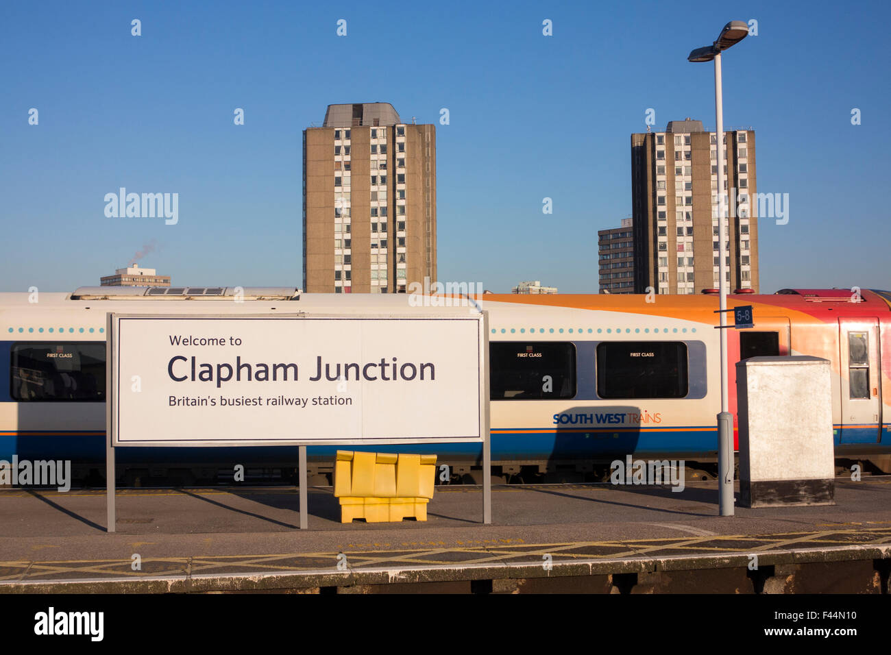 Benvenuto a Clapham Junction - La Gran Bretagna è più trafficata Stazione Ferroviaria Foto Stock