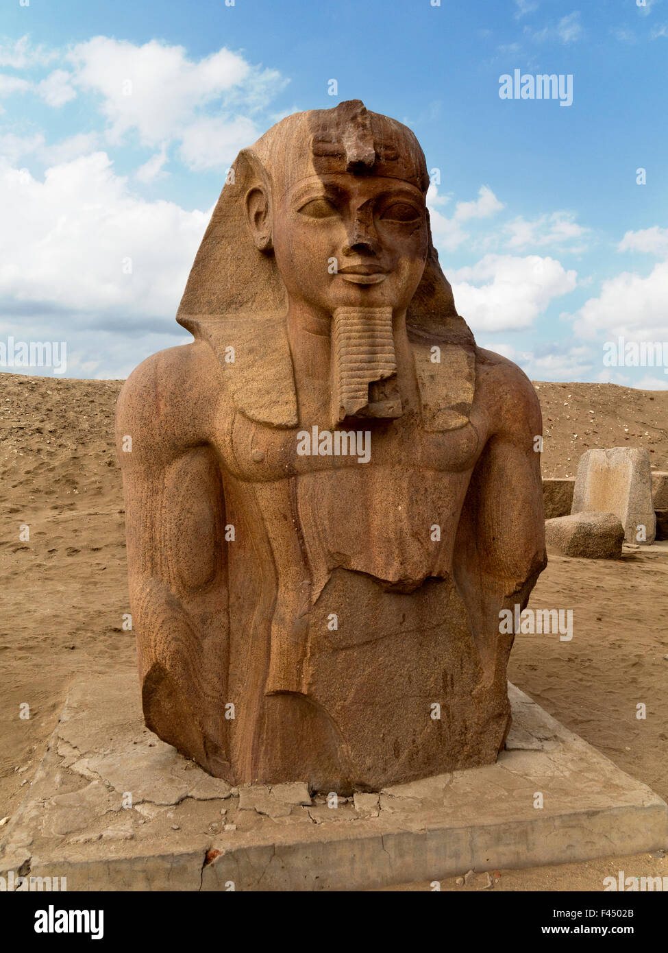 Statua di Amenhotep III in corrispondenza del sito di Tanis, San el-Hagar nel nord orientale del delta del Nilo di Egitto Foto Stock