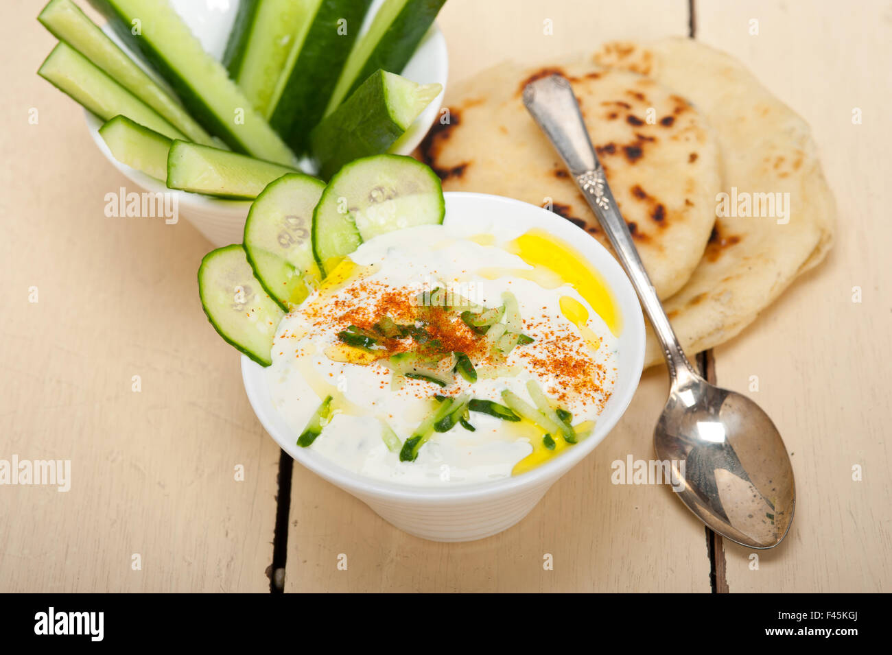 Araba in medio oriente lo yogurt di capra e insalata di cetrioli Foto Stock