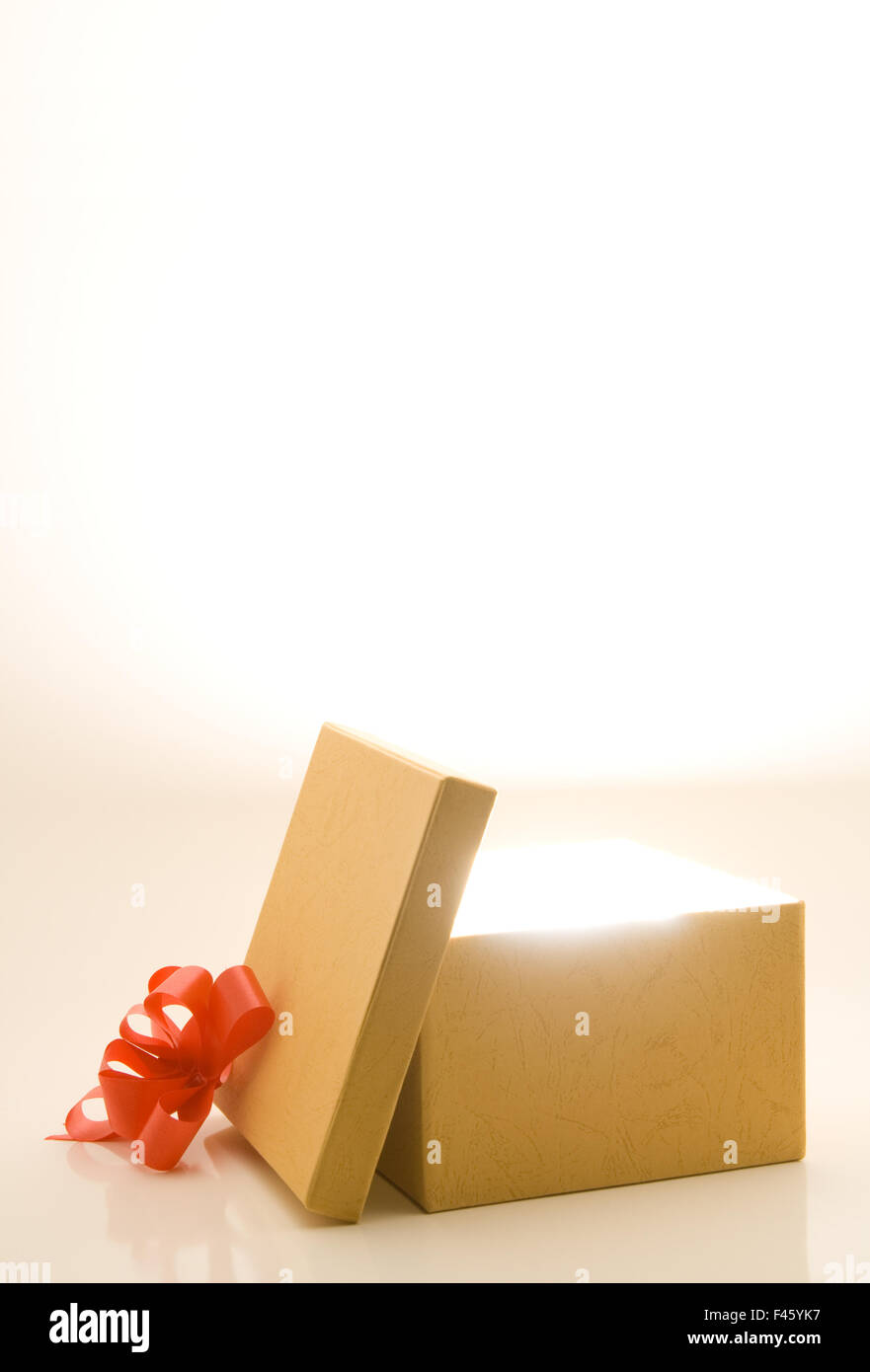 Contenitore di regalo aperto Foto Stock