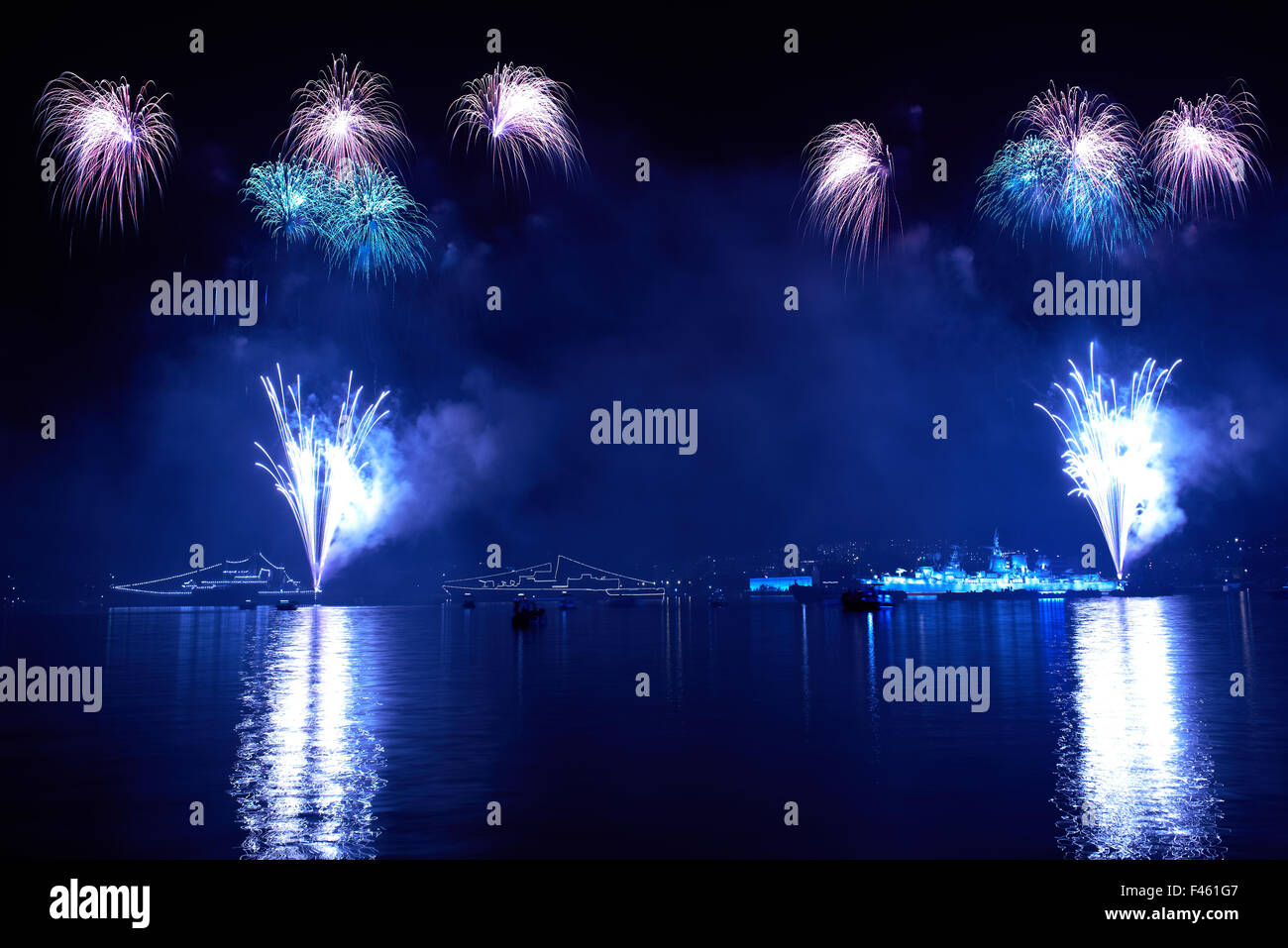 Coloratissimi fuochi d'artificio Foto Stock