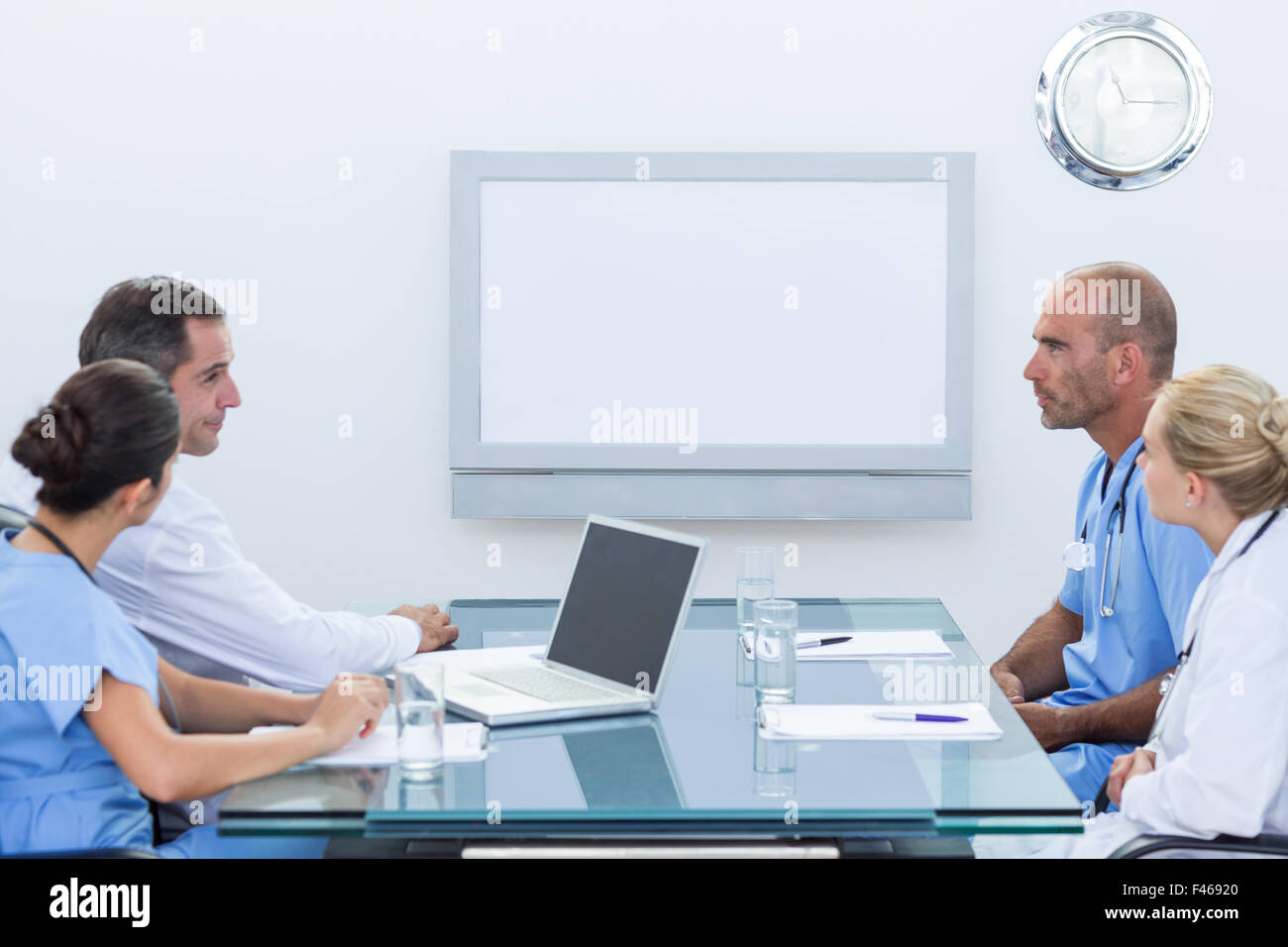 Team di medici aventi una riunione Foto Stock