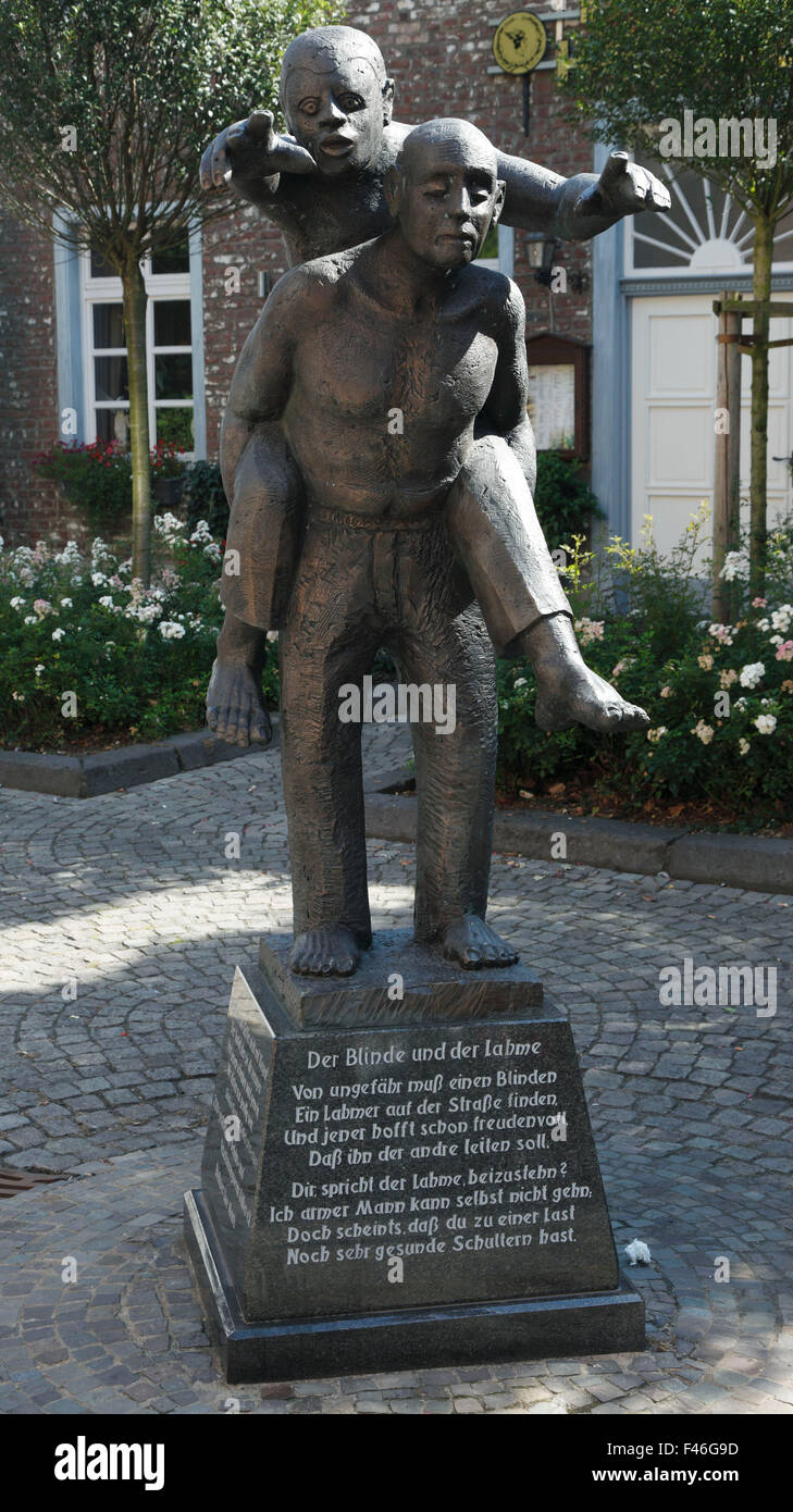 Skulptur 'Der Blinde und der Lahme' von Uwe Meints in Viersen-Duelken, Niederrhein, Renania settentrionale-Vestfalia Foto Stock
