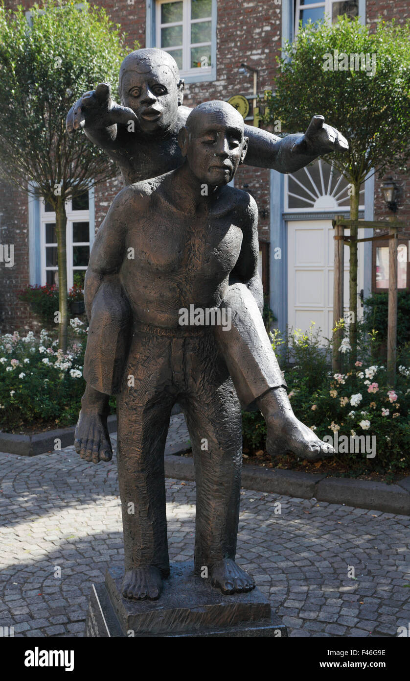 Skulptur 'Der Blinde und der Lahme' von Uwe Meints in Viersen-Duelken, Niederrhein, Renania settentrionale-Vestfalia Foto Stock