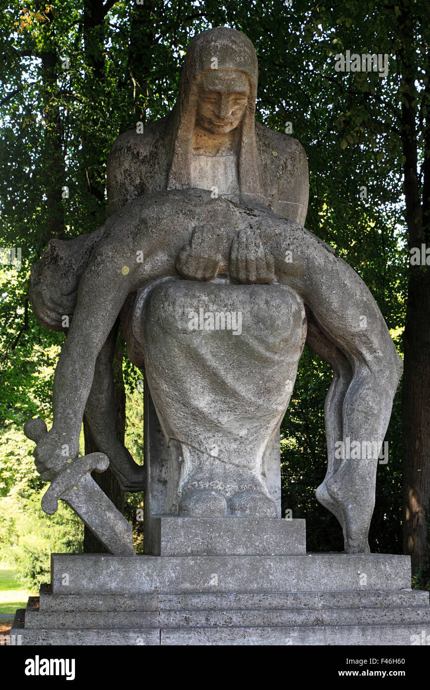 Pieta von Fritz Behn, Mahnmal fuer die Opfer aus dem 1. Weltkrieg in Viersen, Niederrhein, Renania settentrionale-Vestfalia Foto Stock