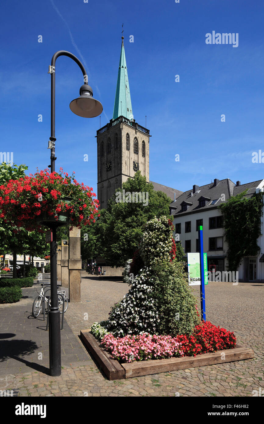 Remigiusplatz und Pfarrkirche San Remigius in Viersen, Niederrhein, Renania settentrionale-Vestfalia Foto Stock
