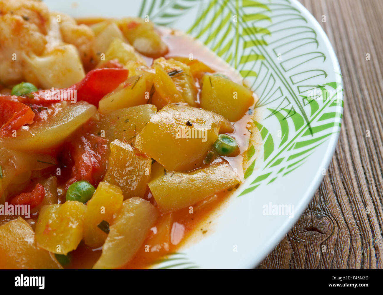 Ghiveci - stufato di verdure cotte o insalata di verdure. Foto Stock