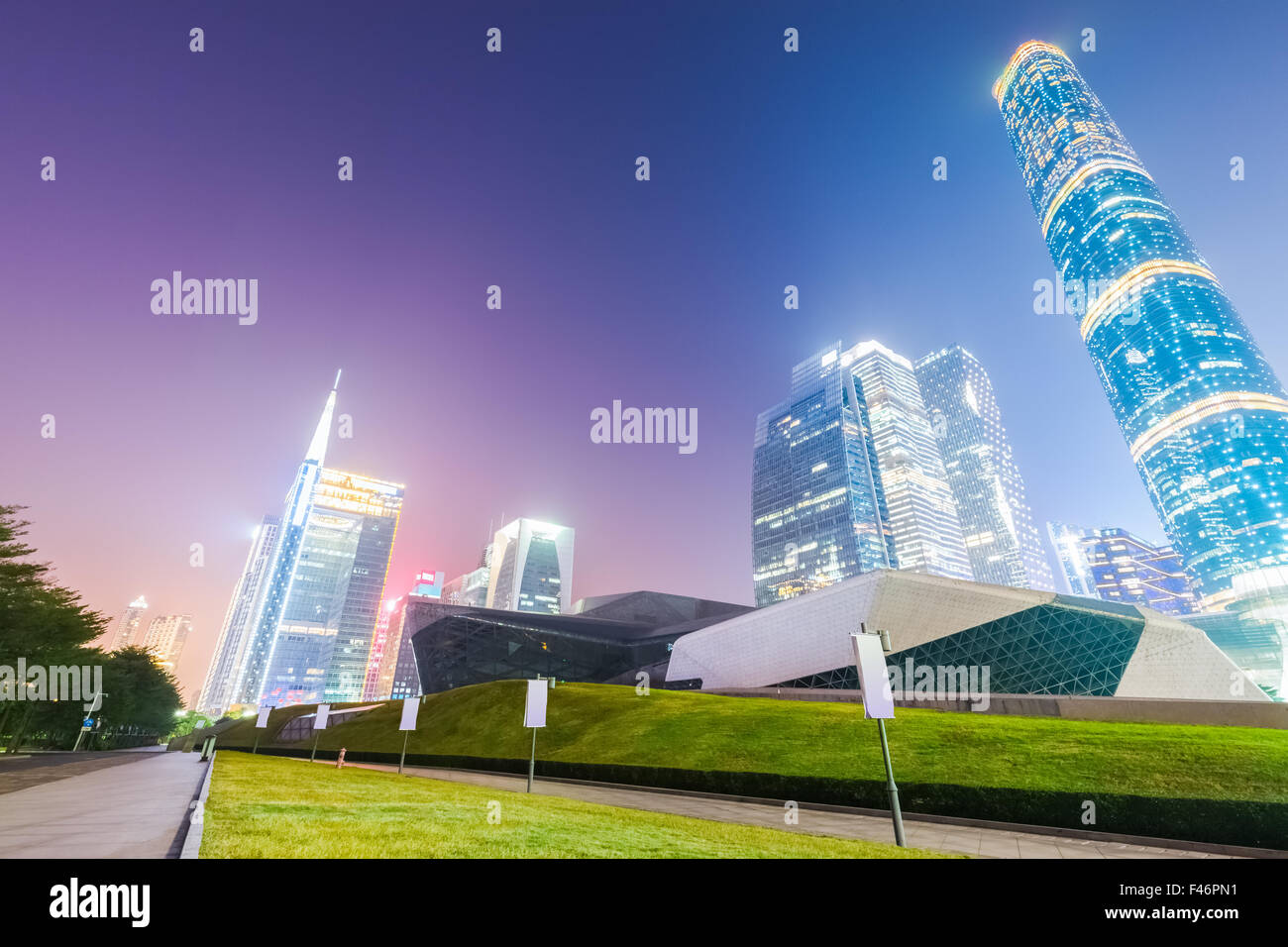 Guangzhou Pearl River new town di notte Foto Stock