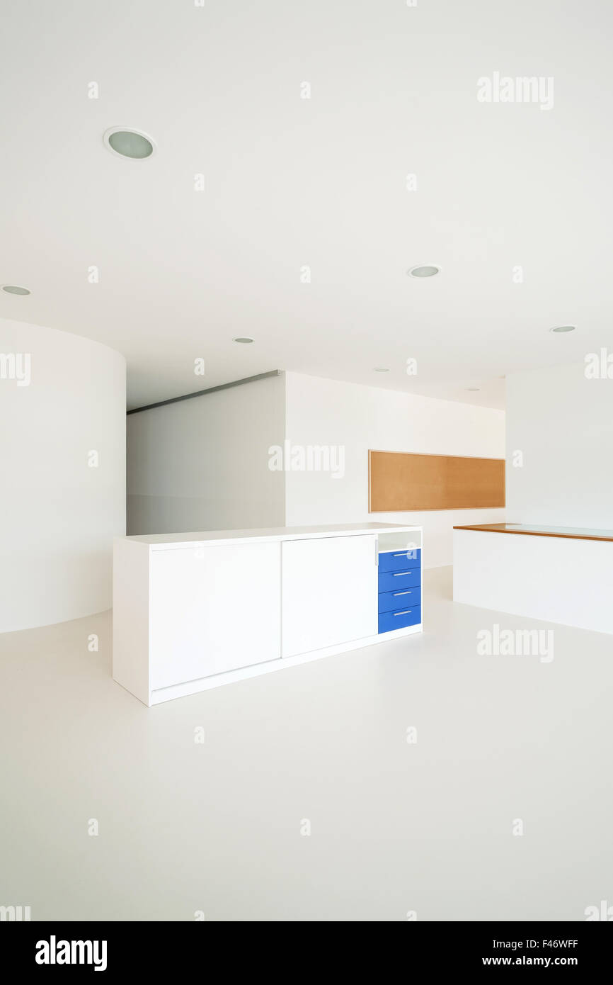 Nuova architettura, interni, scuola elementare, grande hall Foto Stock