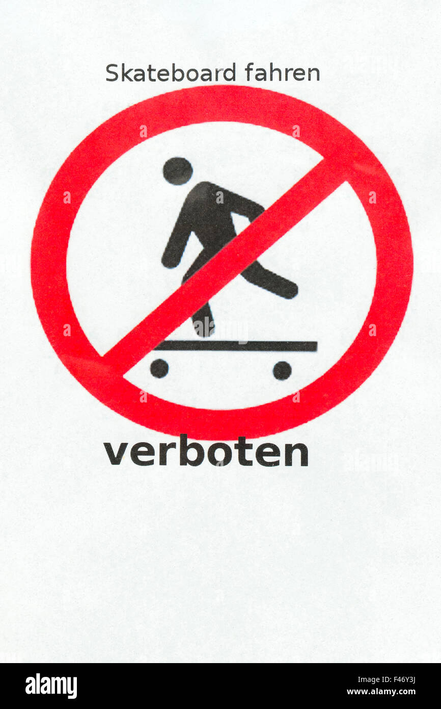Tedesco verboten Skateboard fahren (non consentito) segno, Alta Baviera, Germania Foto Stock