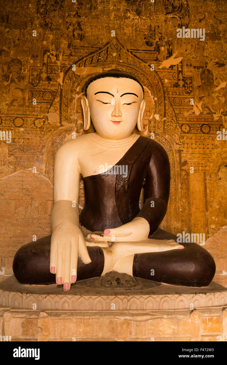 All'interno di Buddha Pahto Thambula, uno di Bagan's 4000 templi, Bagan, Myanmar Foto Stock