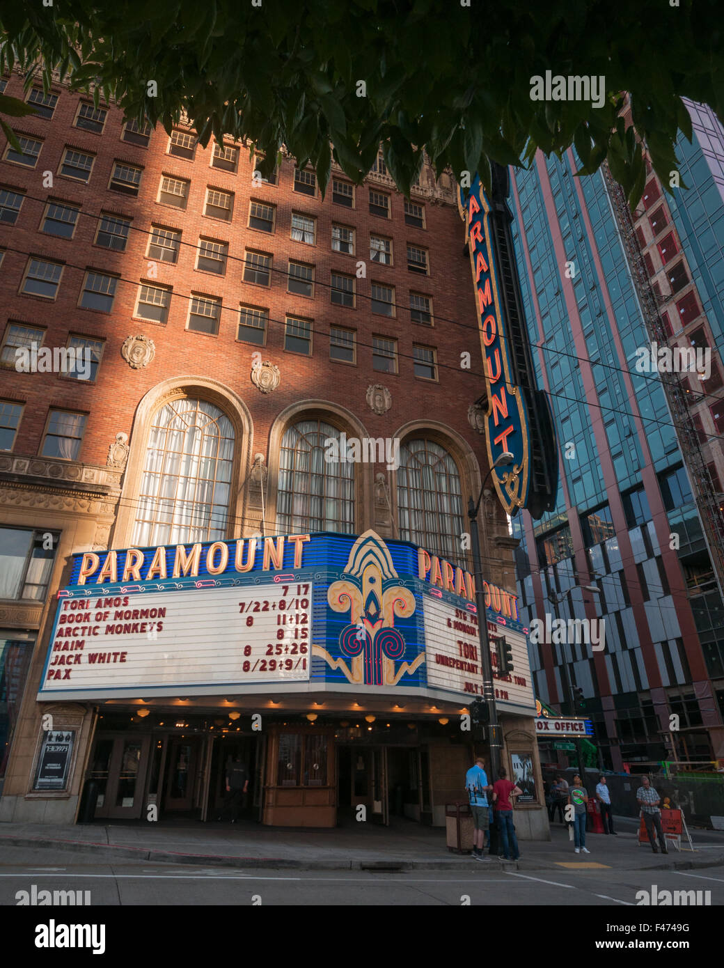 Paramount Movie Theater sull'angolo di Pine Street e la 9th Avenue Foto Stock