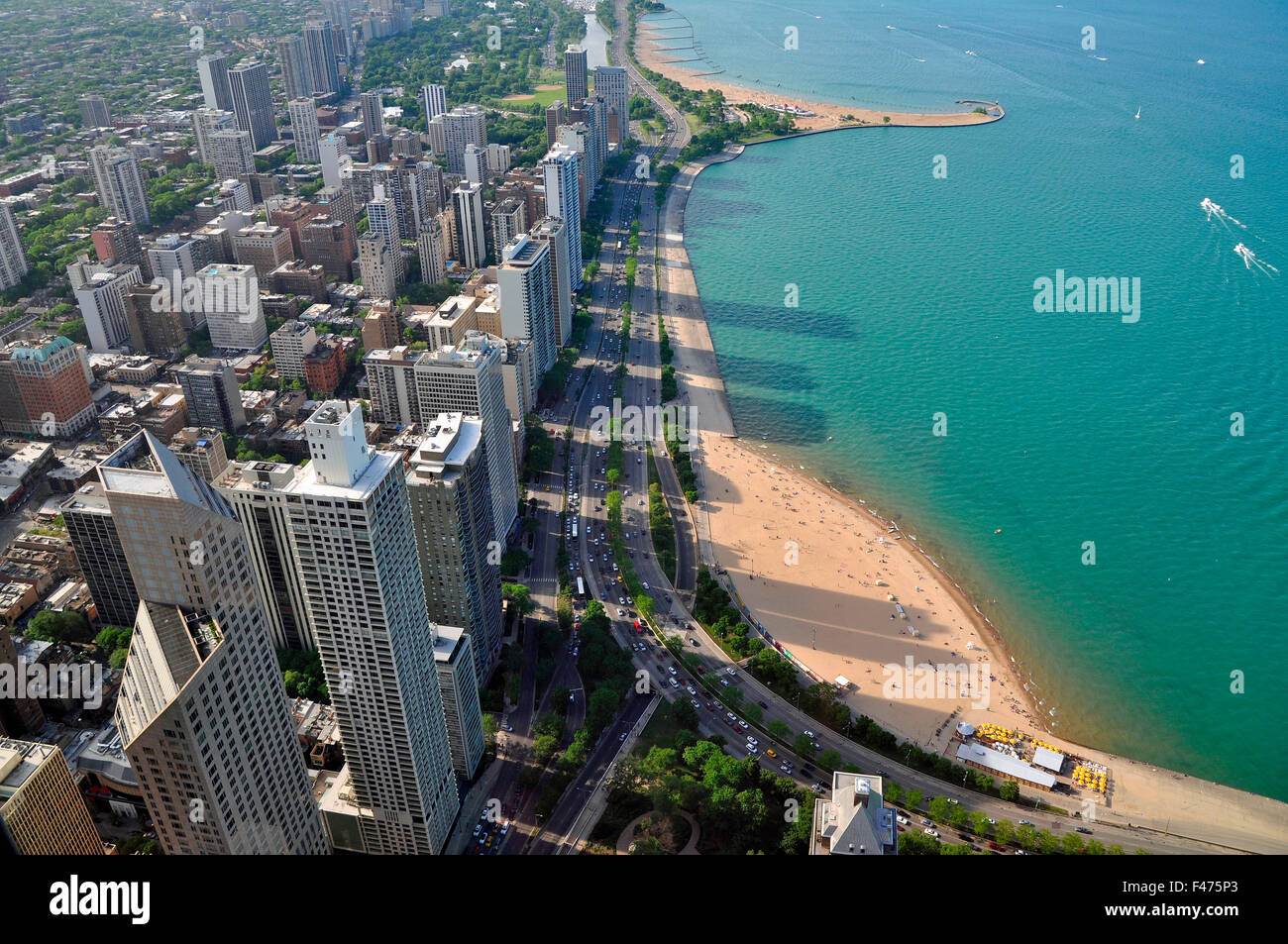 Sullo skyline di Chicago e il turchese del lago Michigan, vista da John Hancock Center, Chicago, Illinois, Stati Uniti d'America Foto Stock