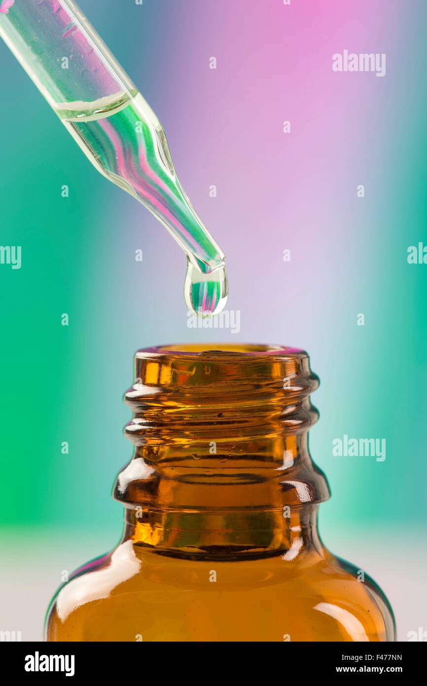 OLIO ESSENZIALE Foto Stock