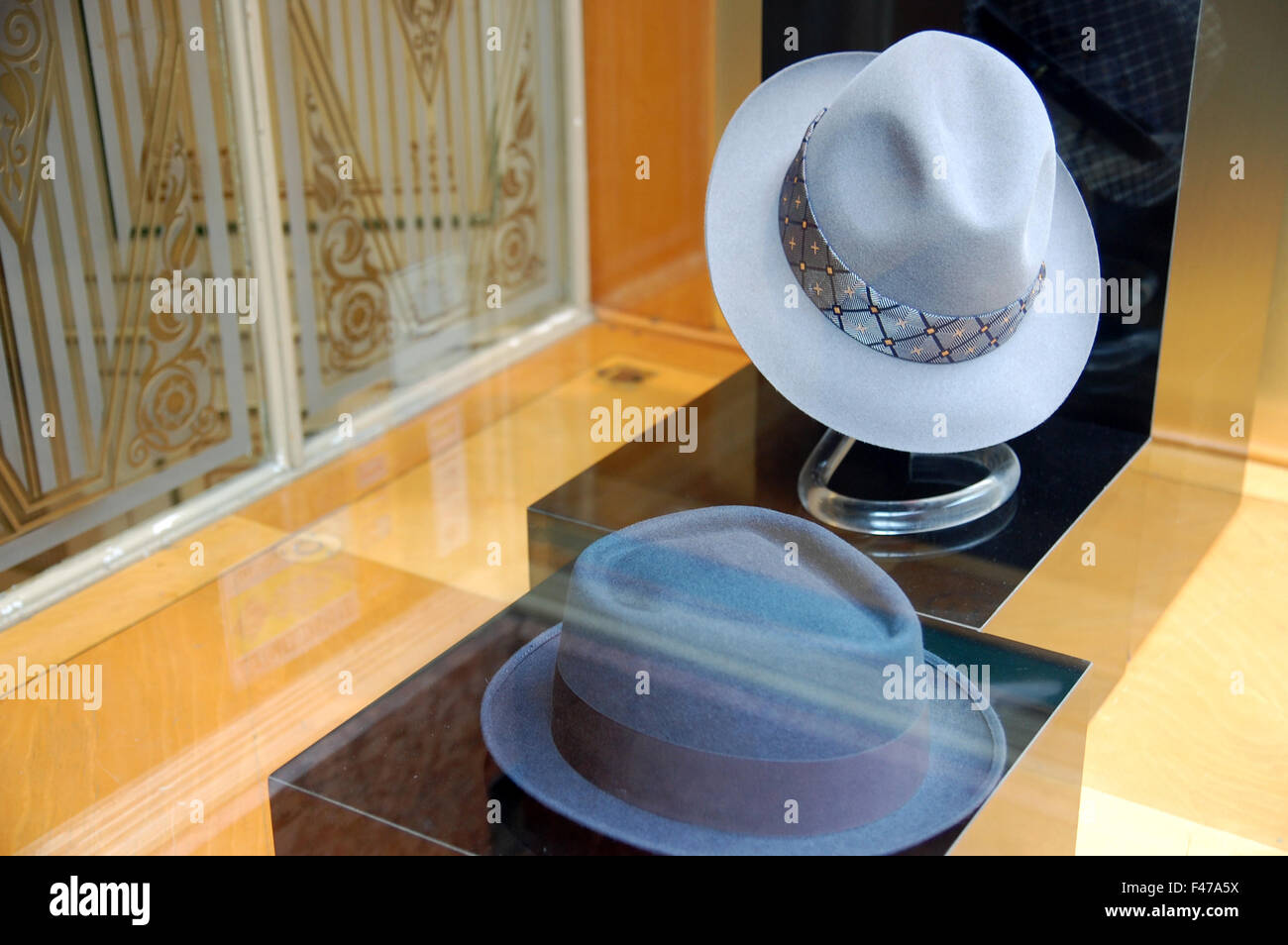 Cappelli italiani immagini e fotografie stock ad alta risoluzione - Alamy