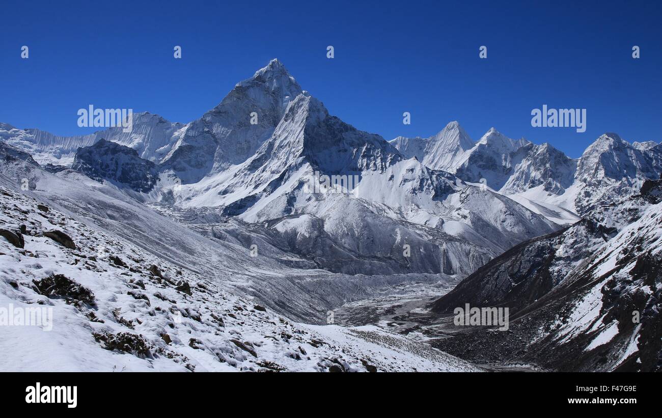 Ama Dablam e vista in lontananza Pheriche Foto Stock
