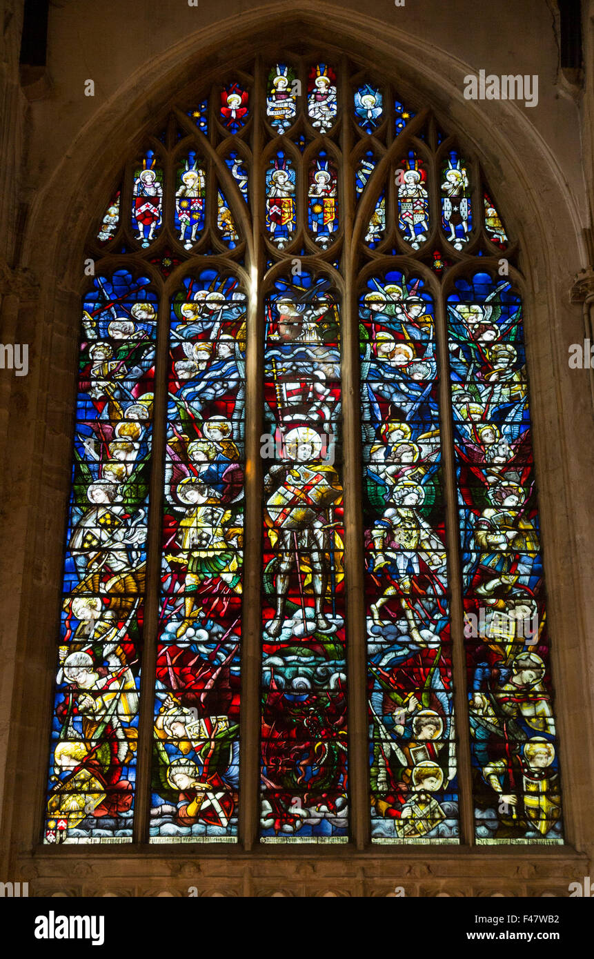 Il San Giorgio / Saint George vetrata presso la cattedrale di Christ Church, Oxford University. Oxford. Regno Unito. Foto Stock