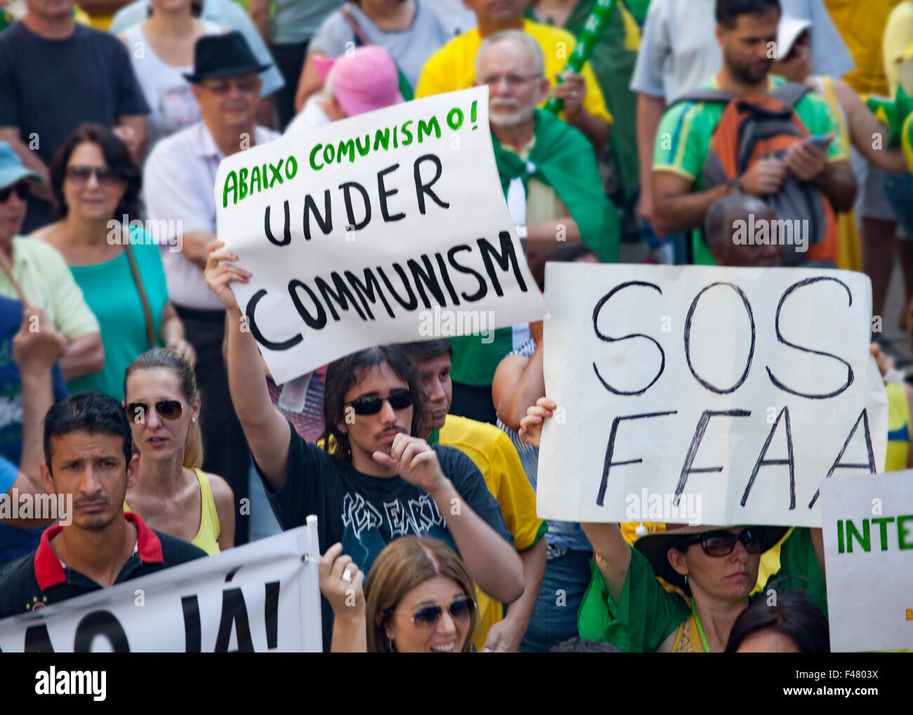 Proteste contro il governo del Brasile, chiedendo per Dilma Roussef di impeachment su scandali di corruzione, l aumento dell inflazione e la crisi Foto Stock