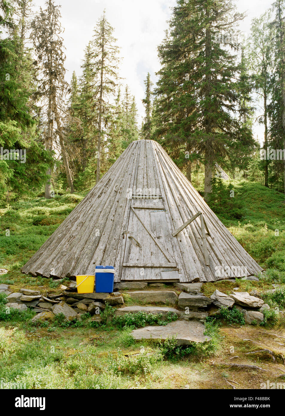 Un lettino in una foresta, Svezia. Foto Stock