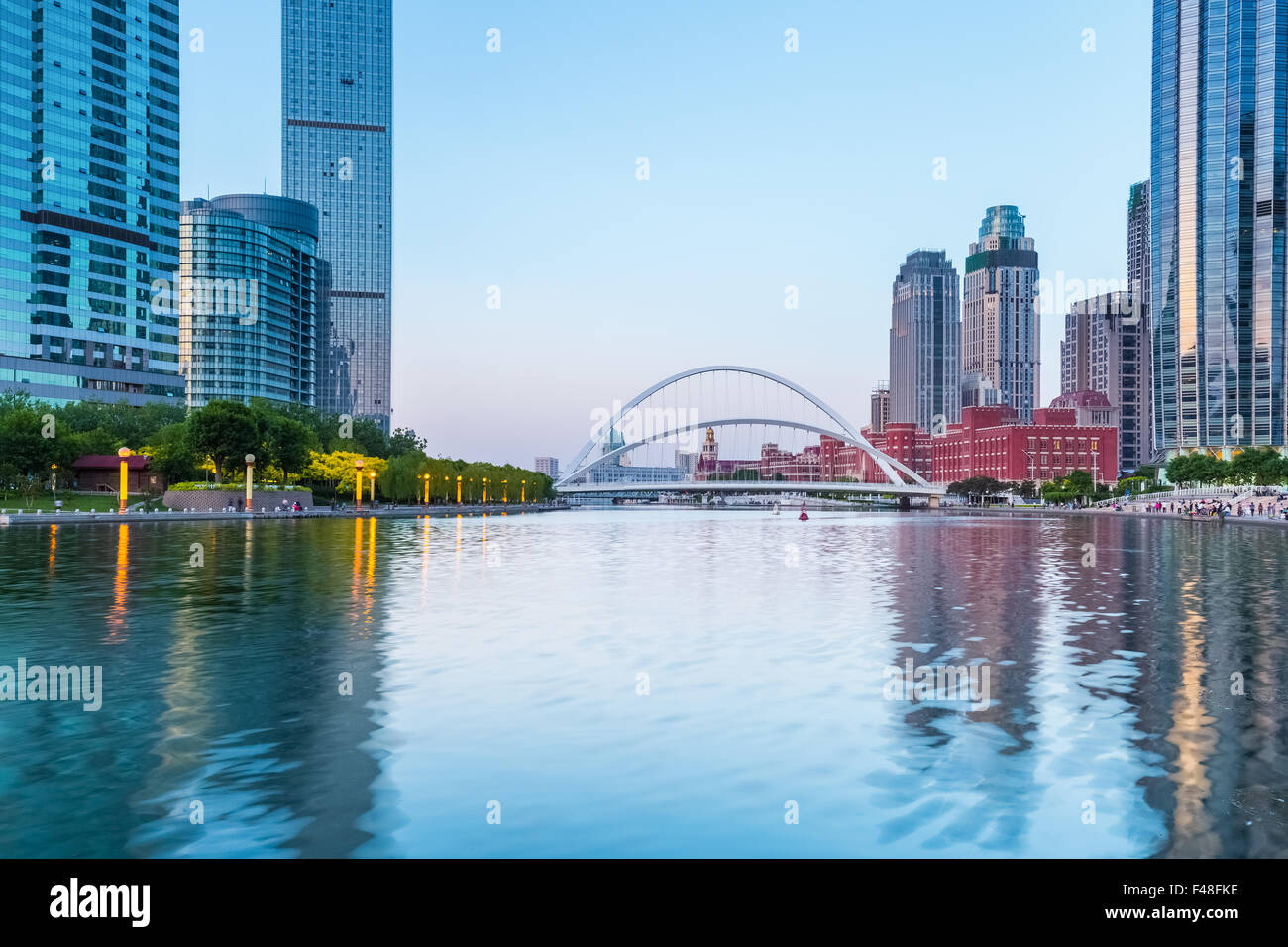 Bellissimo Fiume Haihe al crepuscolo Foto Stock