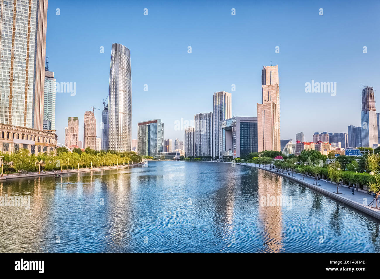 Crepuscolo scena di Tianjin fiume haihe Foto Stock