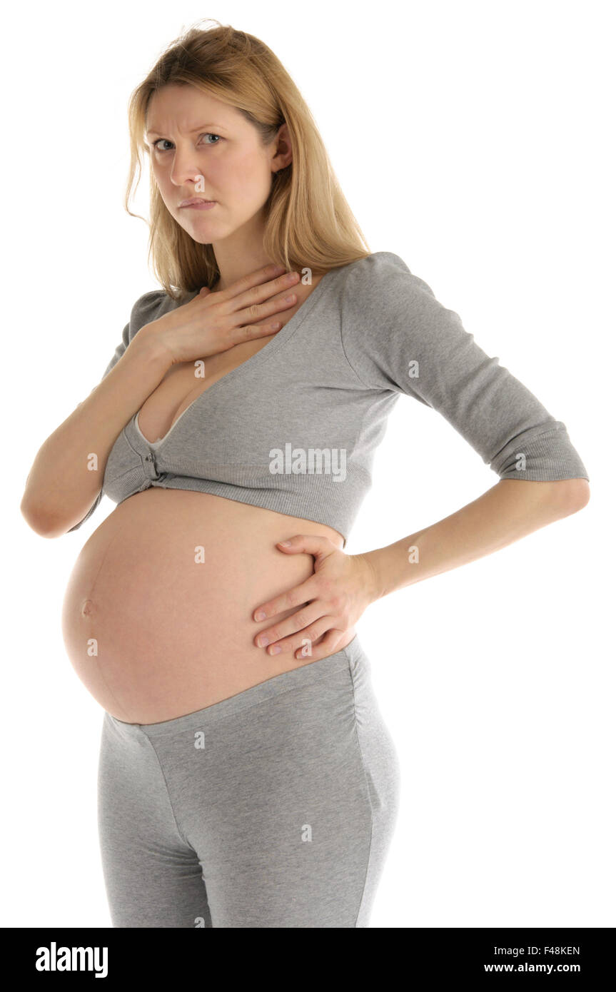 Offeso la donna incinta in abito grigio Foto Stock