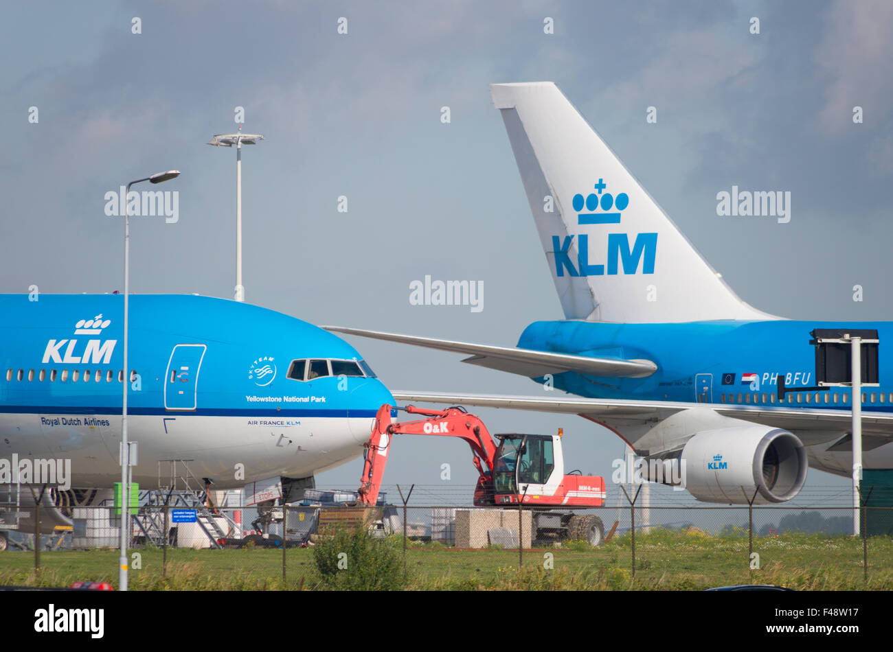 AMSTERDAM - Agosto 28, 2015: KLM Royal Dutch Airlines Boeing aereo all'aeroporto di Schiphol. KLM è la compagnia aerea nazionale un Foto Stock