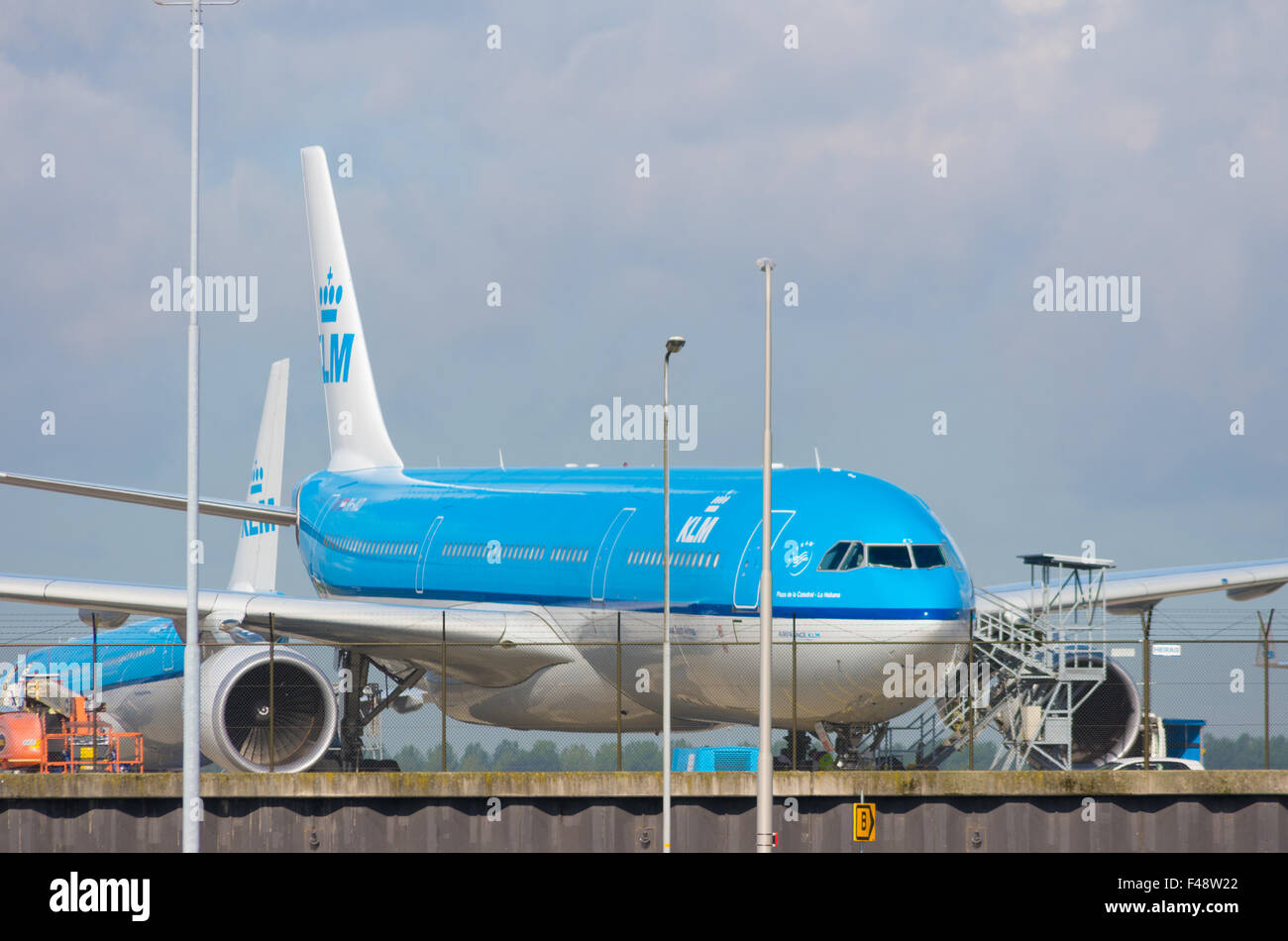 AMSTERDAM - Agosto 28, 2015: KLM Royal Dutch Airlines Boeing aereo all'aeroporto di Schiphol. KLM è la compagnia aerea nazionale un Foto Stock