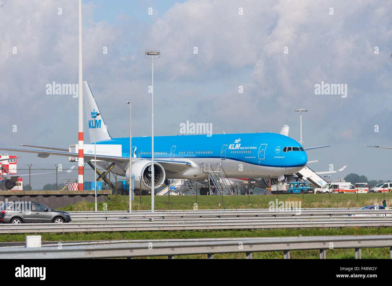 AMSTERDAM - Agosto 28, 2015: KLM Royal Dutch Airlines Boeing aereo all'aeroporto di Schiphol. KLM è la compagnia aerea nazionale un Foto Stock