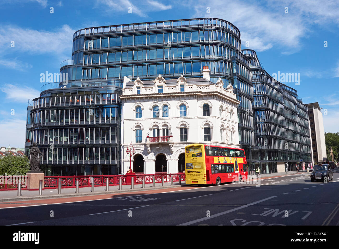 Facciata di Amazon uffici presso 60 HOLBORN VIADUCT, Londra England Regno Unito Regno Unito Foto Stock
