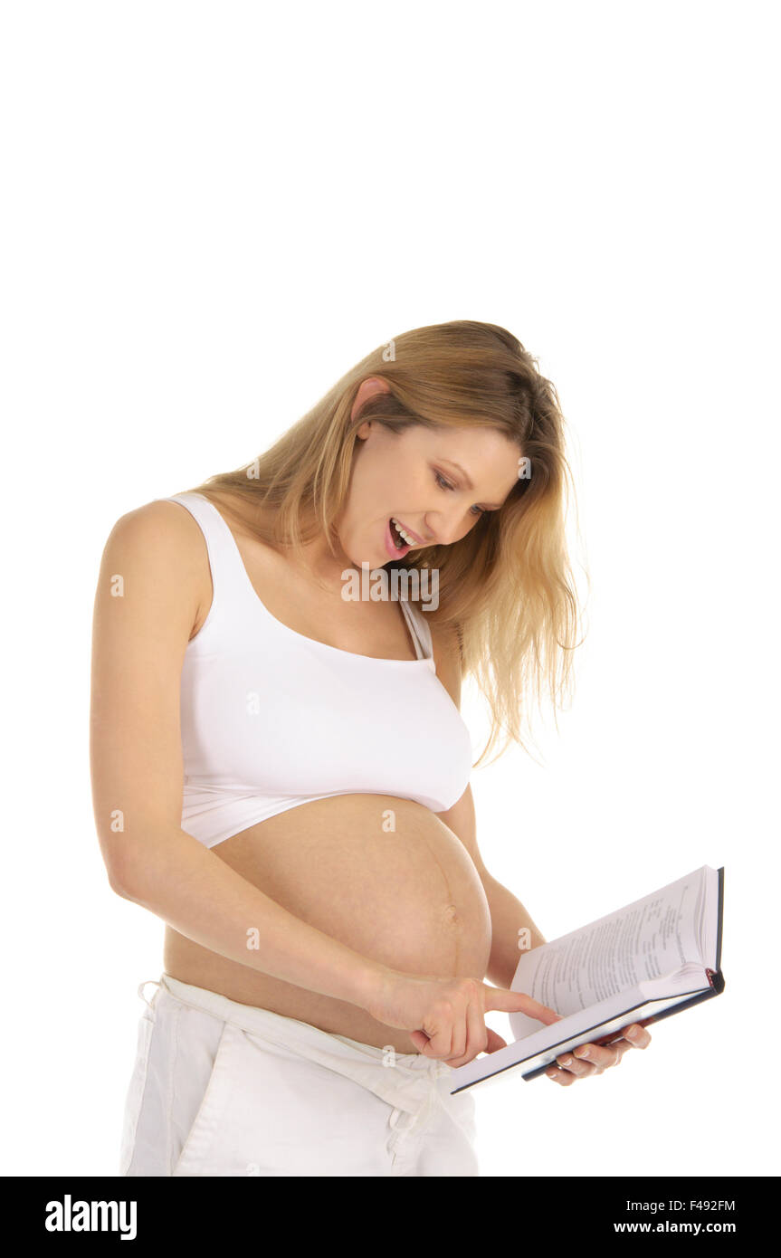 Donna incinta la lettura di un libro Foto Stock