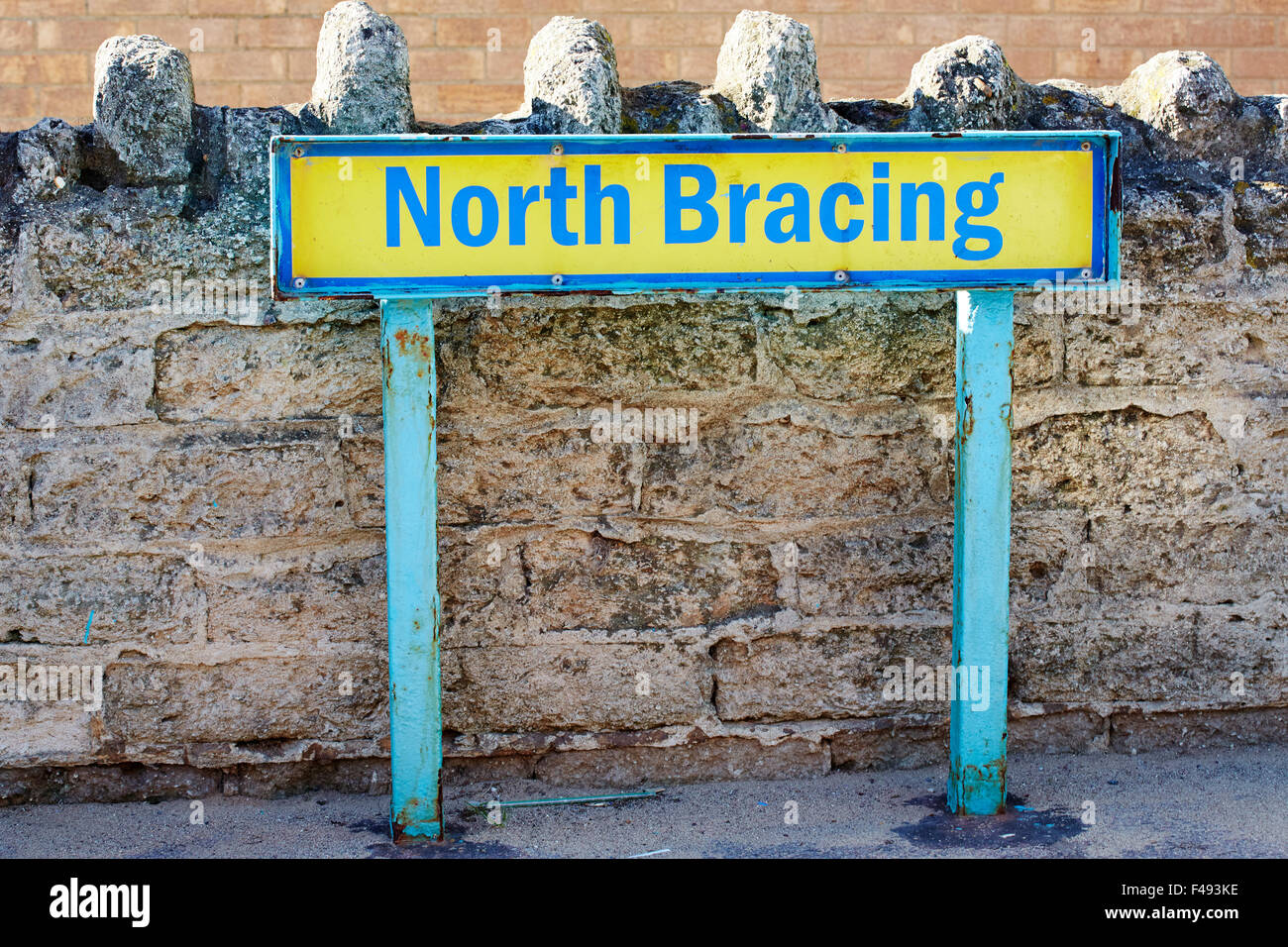 A nord di supporti antisismici strada segno a Skegness, Lincolnshire, Inghilterra, Regno Unito. Foto Stock