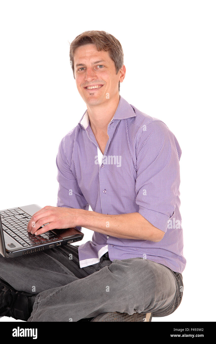 Uomo al lavoro su laptop. Foto Stock