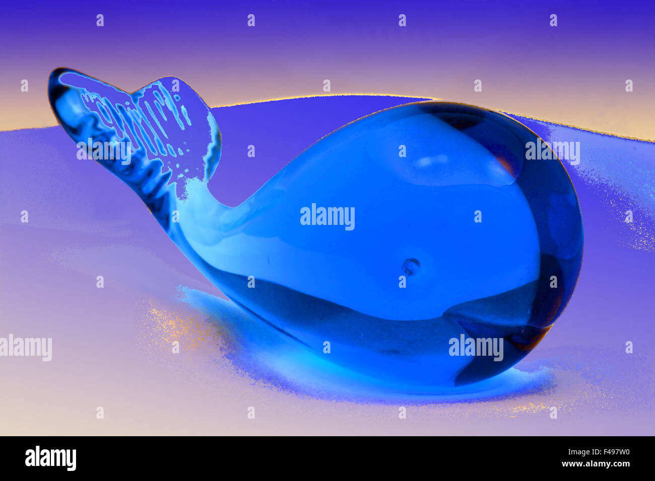 Vetro blu sorridente baby balena , Wedgewood Foto Stock