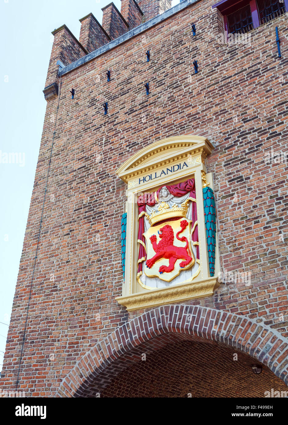 Umettare dei bracci dei Paesi Bassi presso il cancello del Binnenhof, Aia Foto Stock