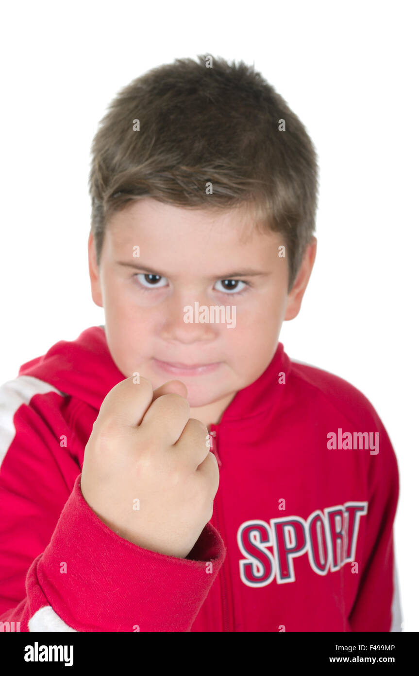 Little Boy minaccia con un pugno Foto Stock