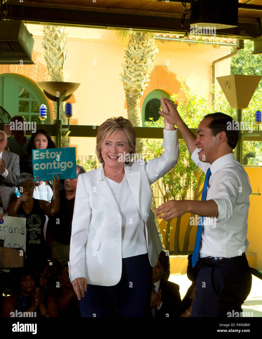 Noi democratici speranzoso presidenziali Hillary Clinton saluta i tifosi durante una campagna stop in Texas Foto Stock