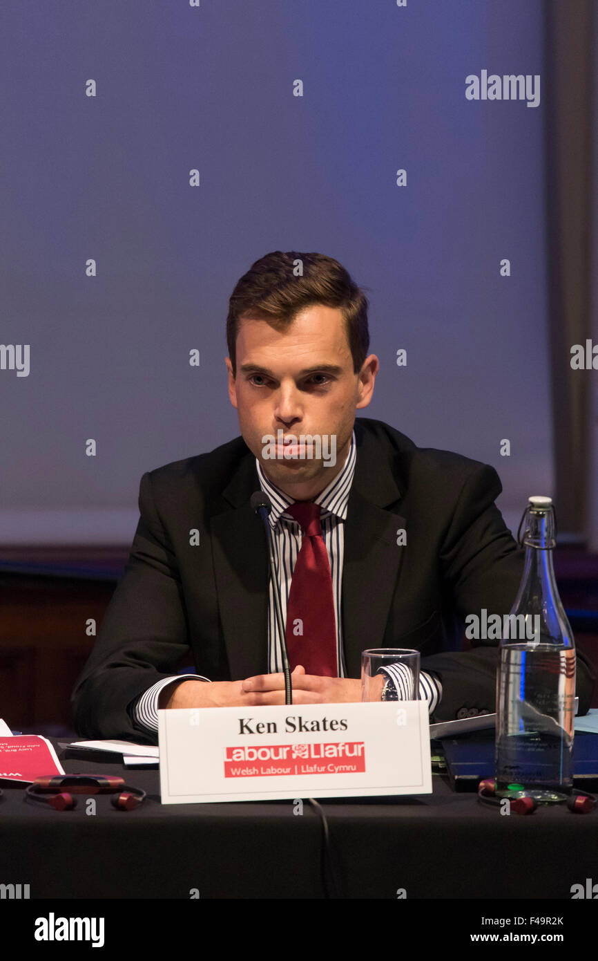 Laburista gallese AM e il Vice Ministro per la cultura Ken pattini. Foto Stock