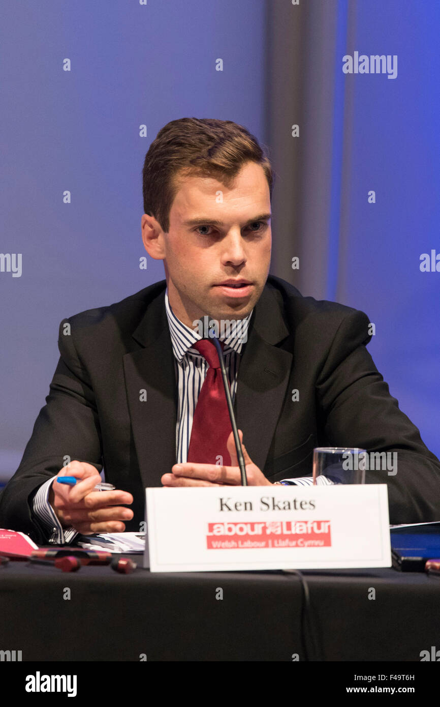 Laburista gallese AM e il Vice Ministro per la cultura Ken pattini. Foto Stock