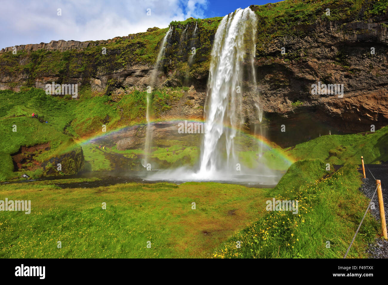 Seljalandsfoss cascata nella giornata di sole Foto Stock