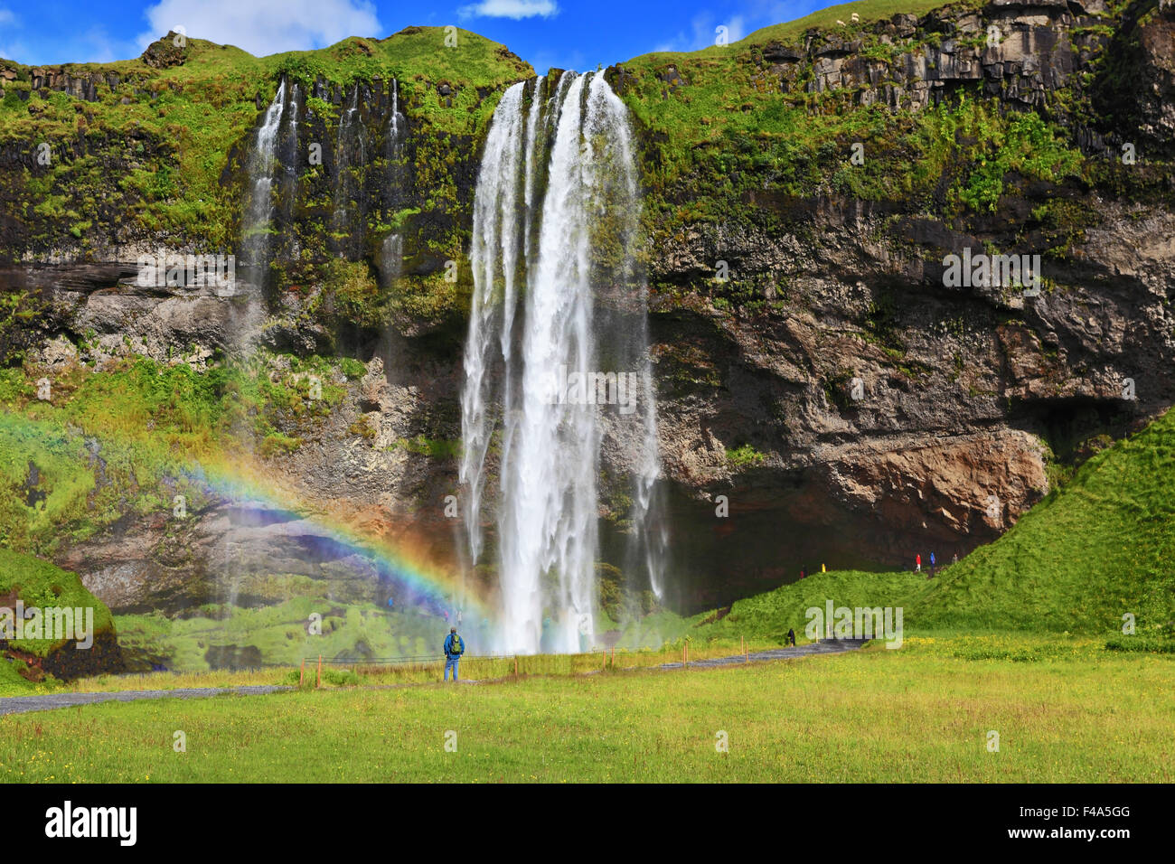 Rainbow grande decora una goccia di acqua Foto Stock