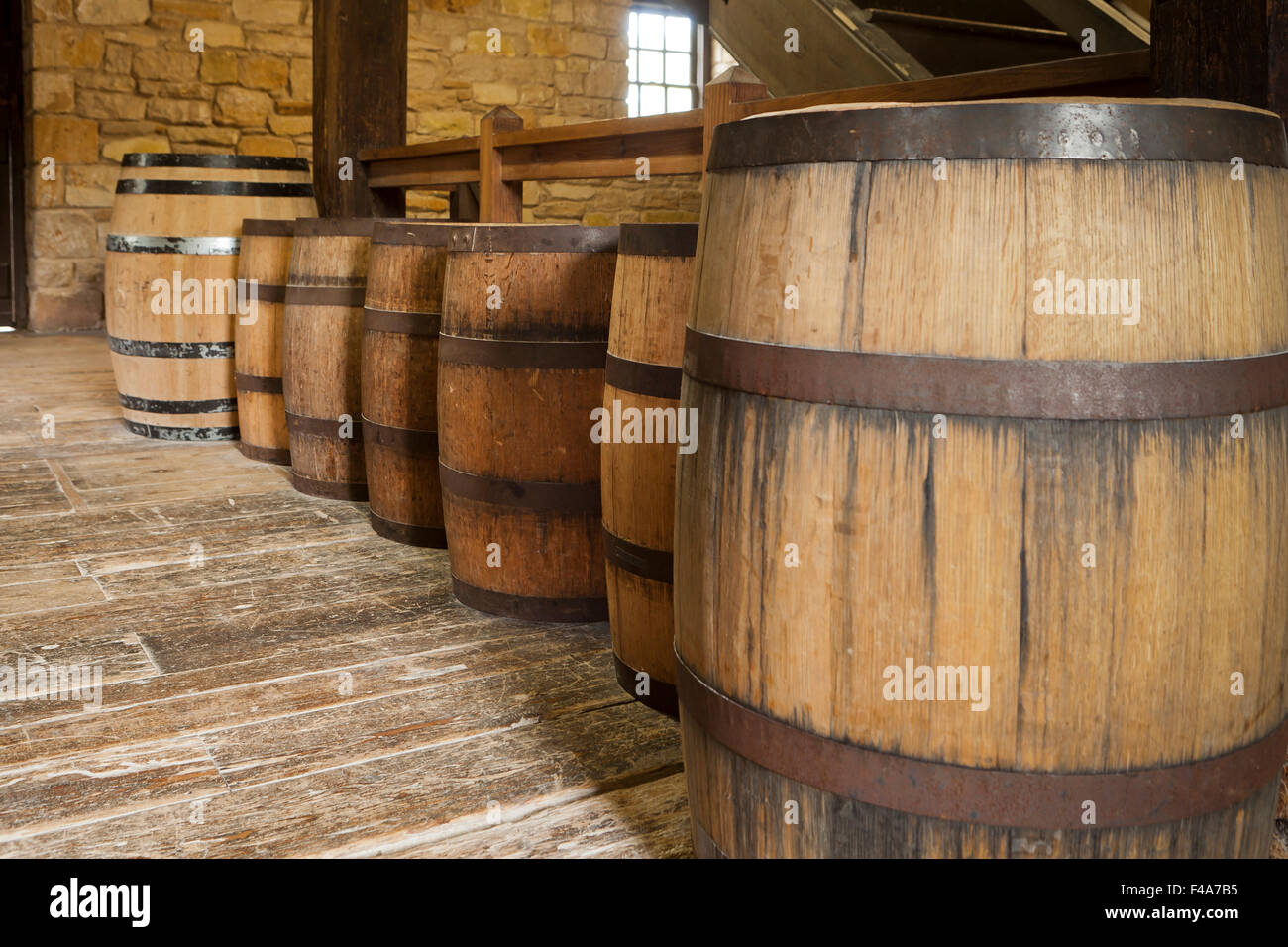 Botti di legno a George Washington Gristmill - Alexandria, Virginia, Stati Uniti d'America Foto Stock