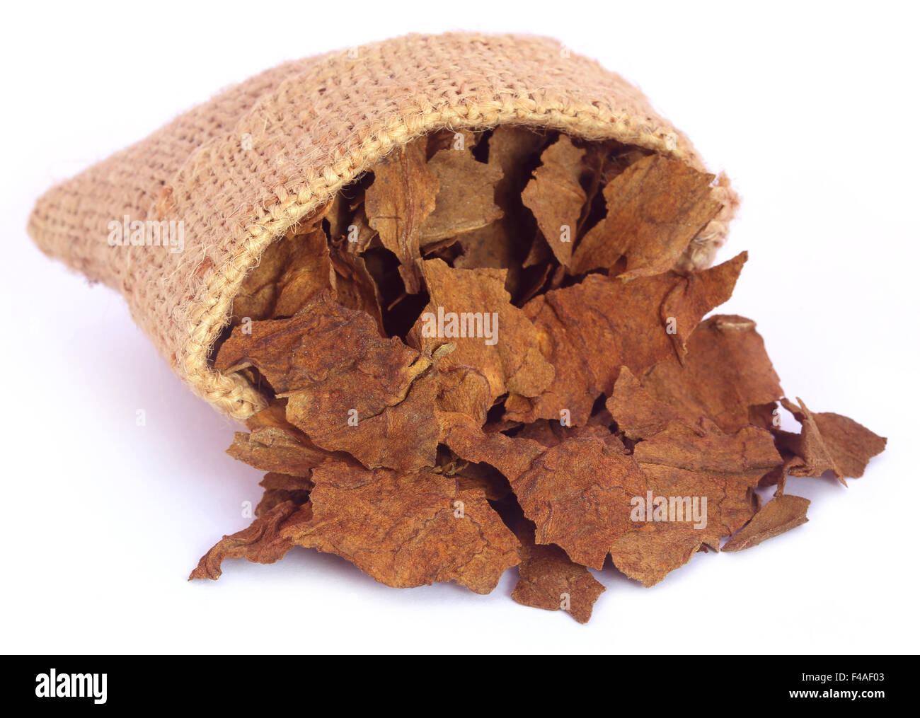 Secchi di foglie di tabacco da un sacco Foto Stock