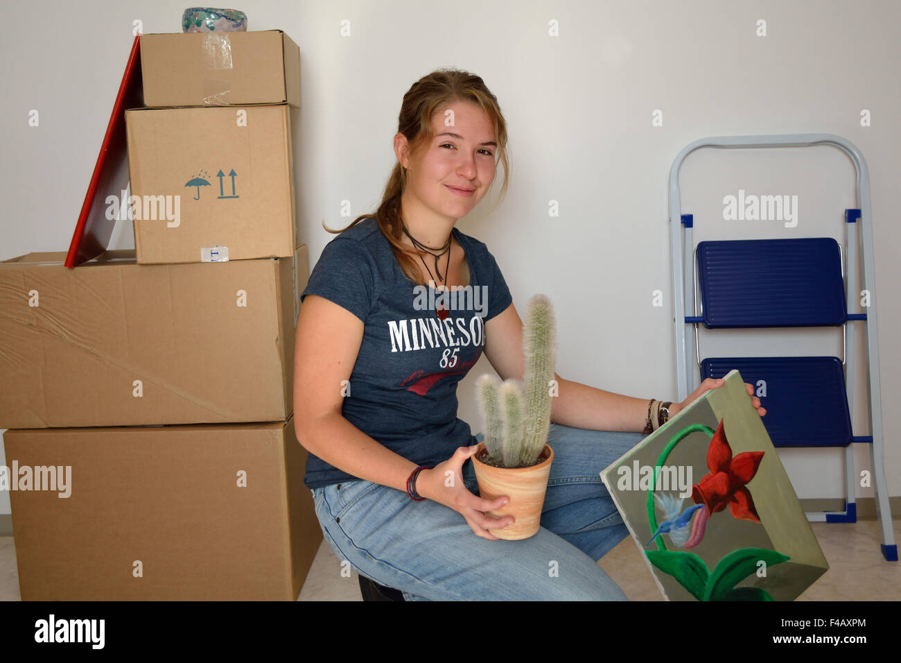 Teens guardando verso il basso sulla migrazione Foto Stock