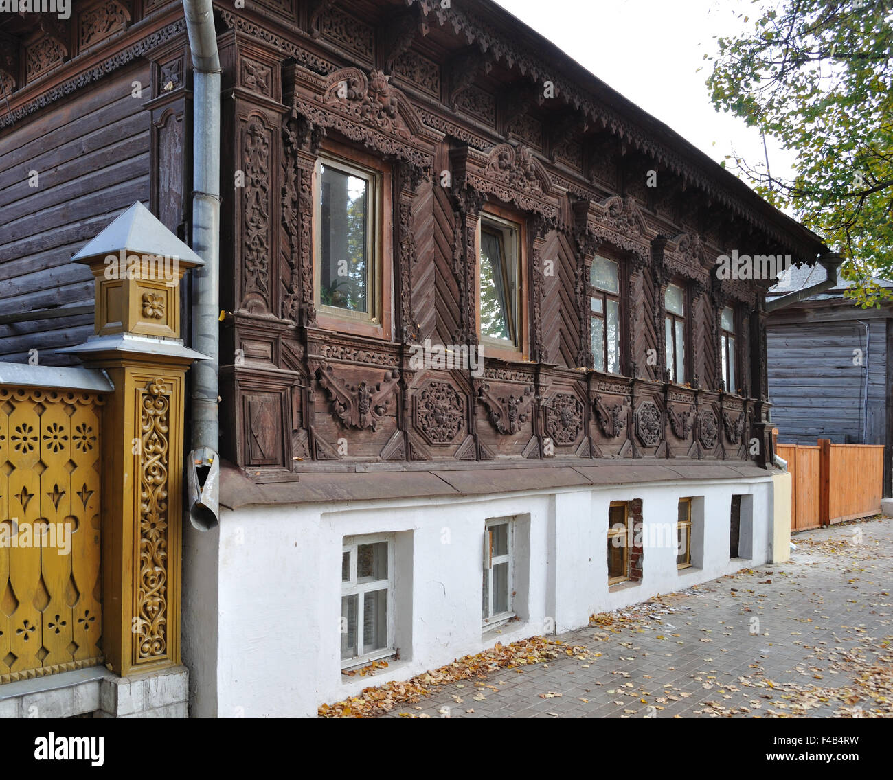 Marrone bellissima casa in legno Foto Stock