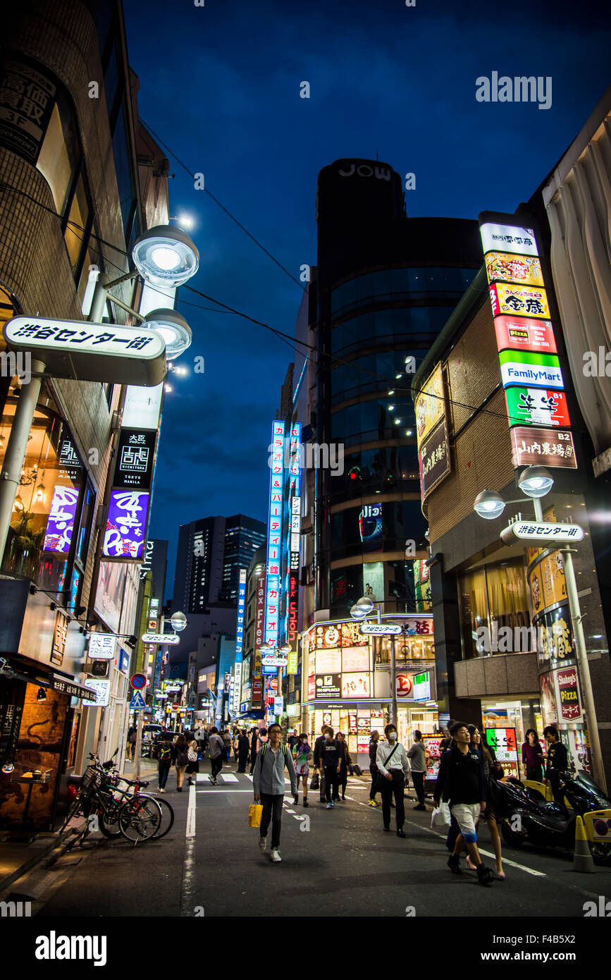 Centro di Shibuya gai street,Shibuya-Ku,Tokyo Giappone Foto Stock