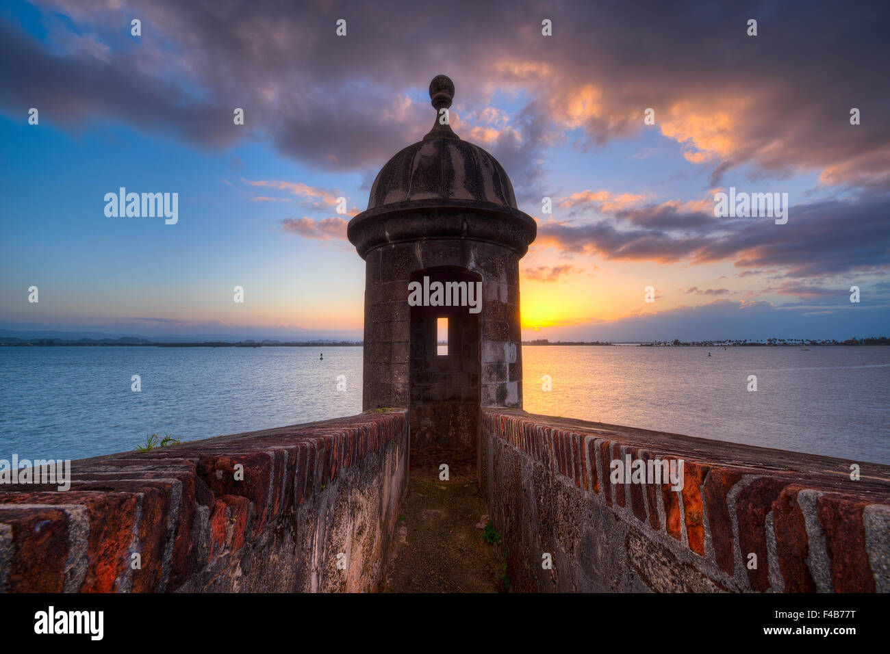 La vecchia San Juan - Puerto Rico, Garita del Diablo, Tramonto al Castillo San Felipe del Morro Foto Stock